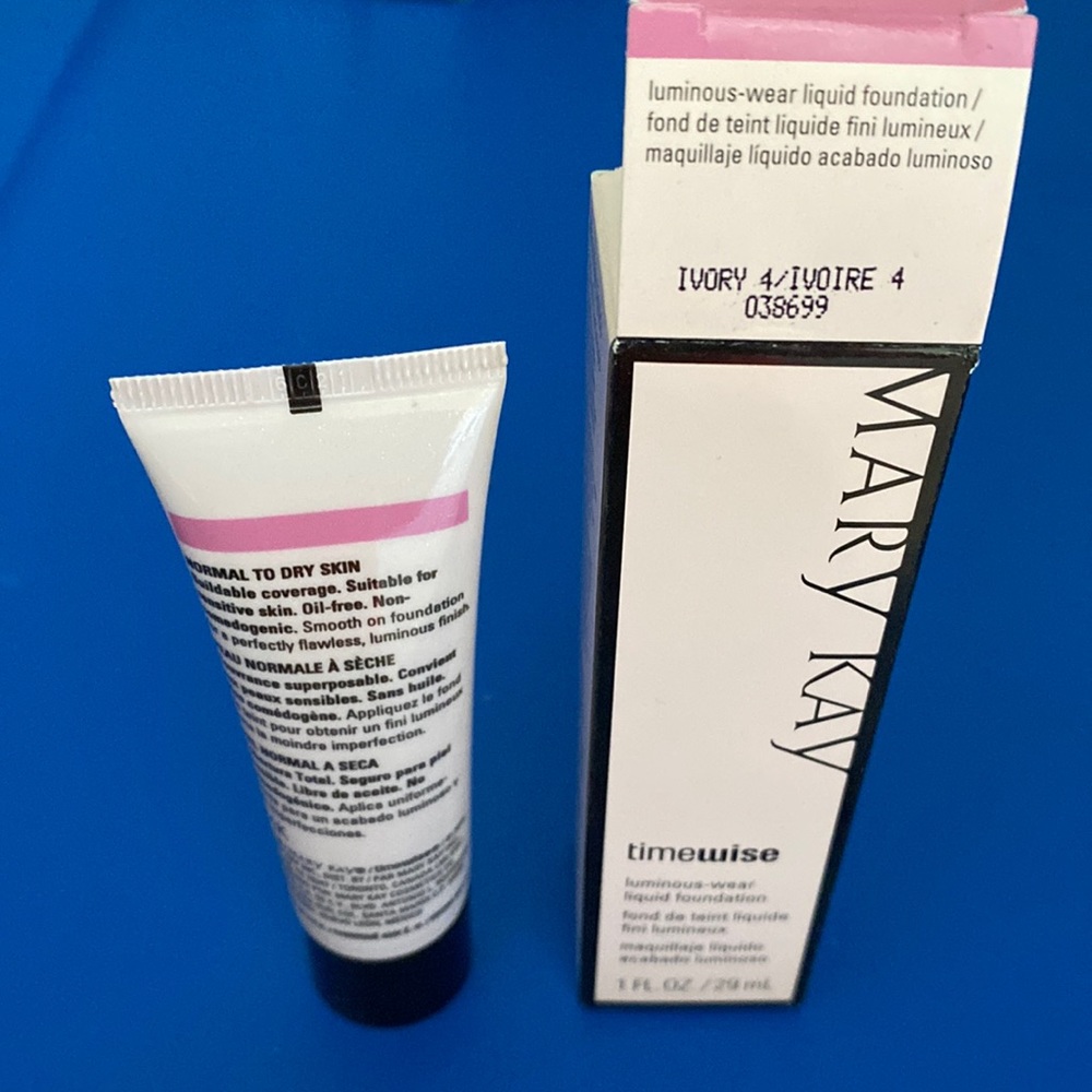 Mary Kay Luminous-Wear Liquid Foundation - Ivory 4